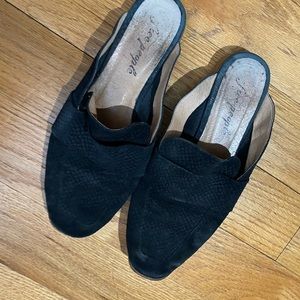 Free People Black Sliders size 39 Fits size 8.5/9